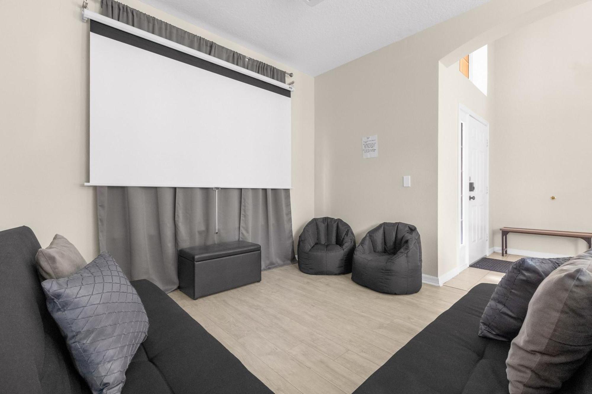 Large Spacious Home W Private Pool & Hot Tub Davenport Kültér fotó