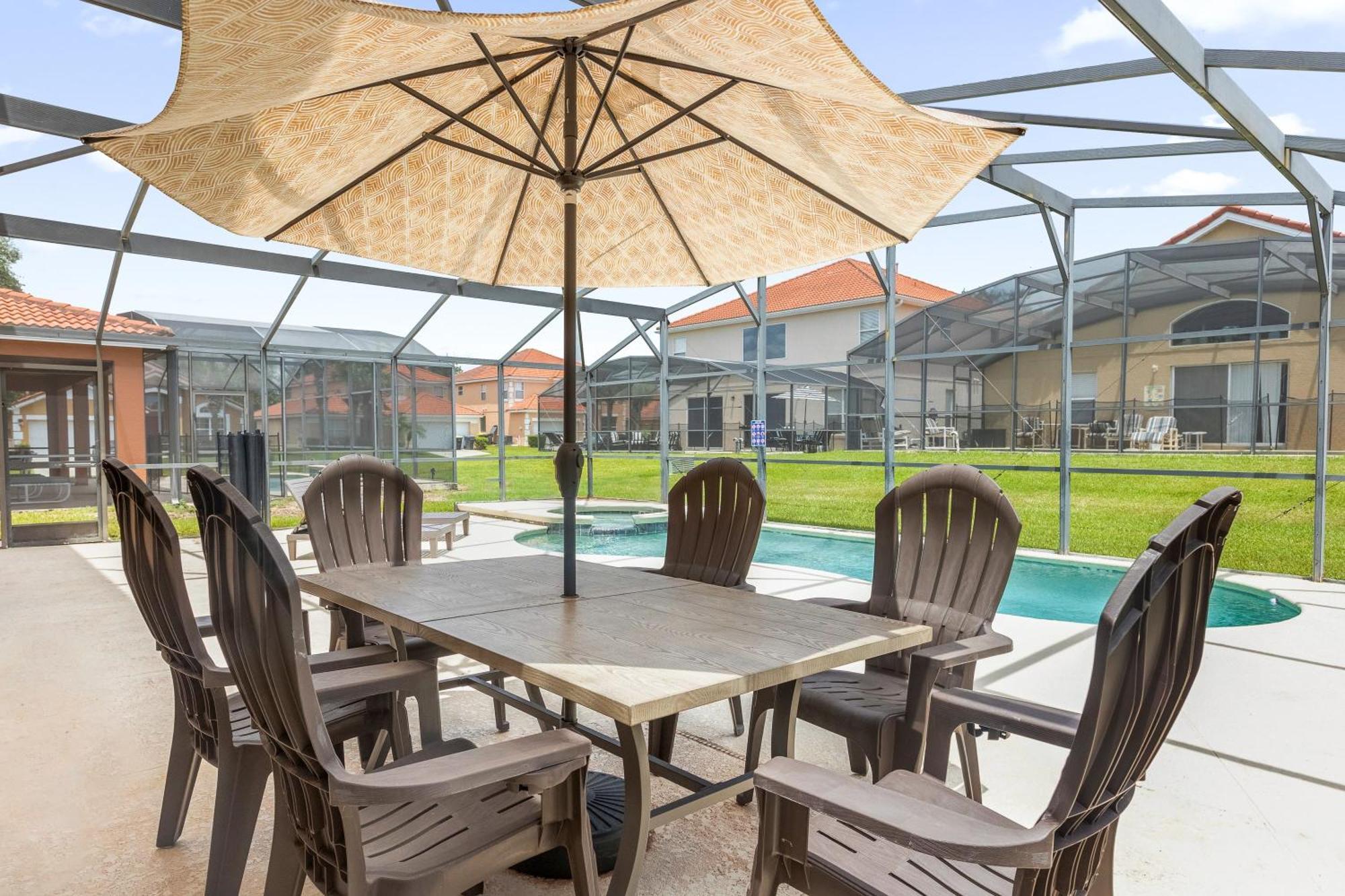 Large Spacious Home W Private Pool & Hot Tub Davenport Kültér fotó