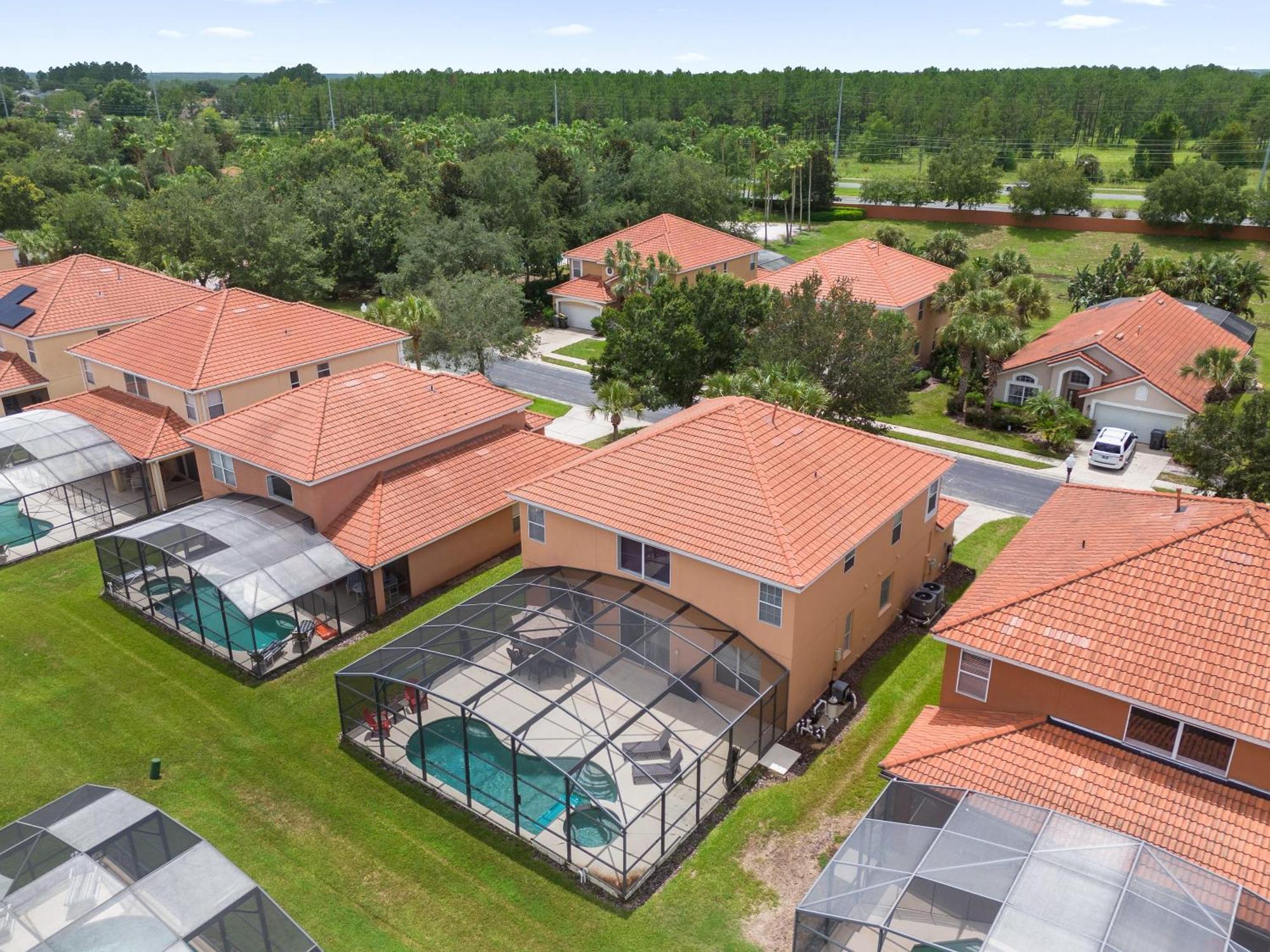Large Spacious Home W Private Pool & Hot Tub Davenport Kültér fotó