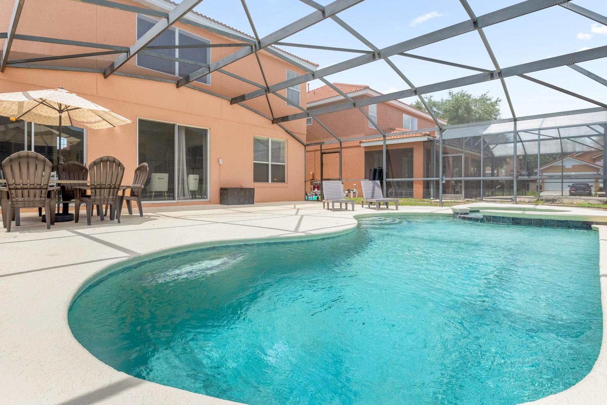 Large Spacious Home W Private Pool & Hot Tub Davenport Kültér fotó